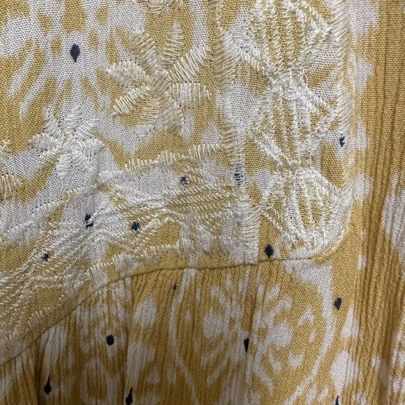 Knox Rose short sleeve vneck top - Picture 4 of 5